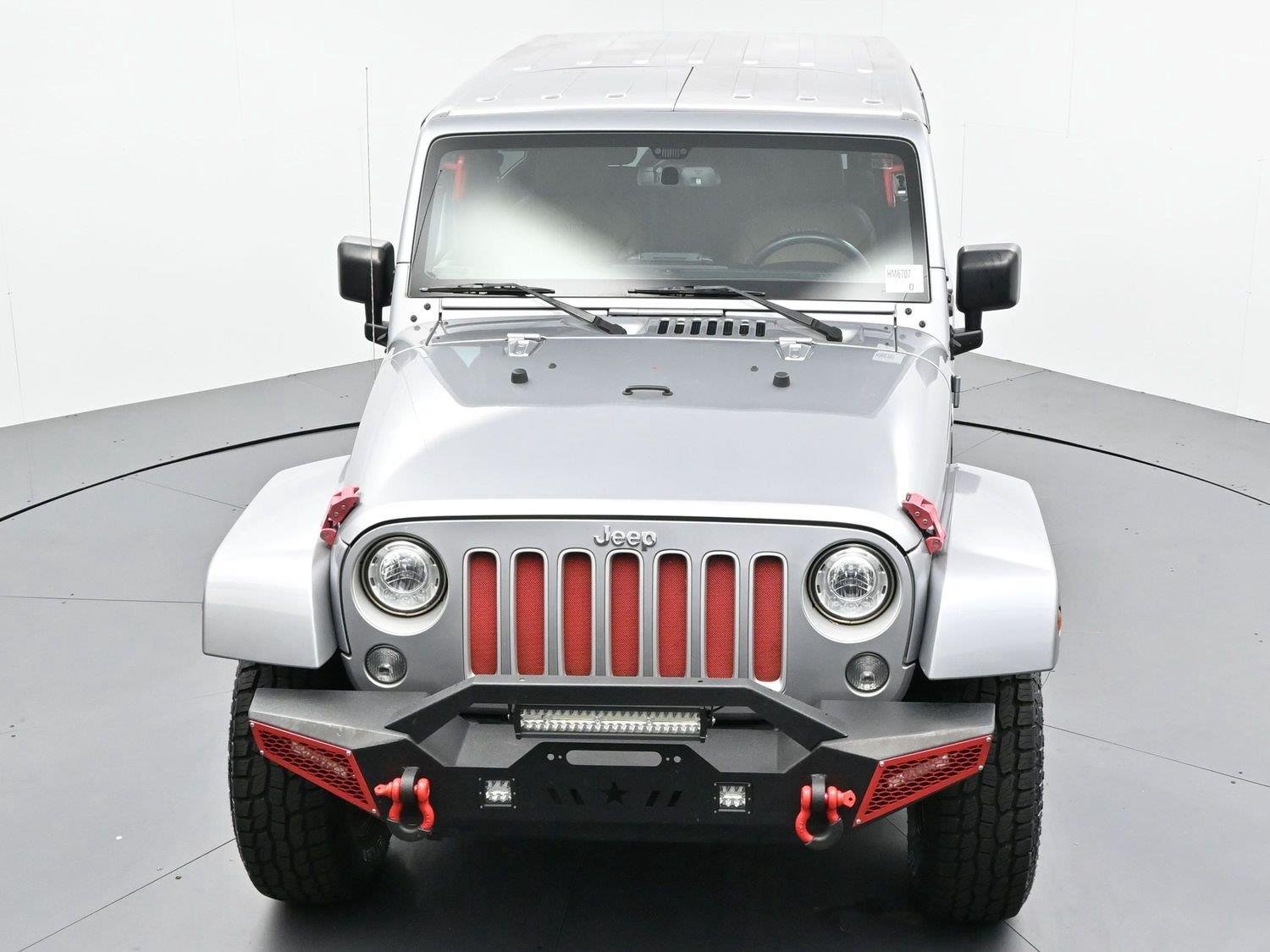 Used 2017 Billet Silver Metallic Clearcoat Jeep Sahara image 43