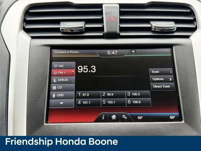 Used 2016 Blue Ford SE image 24