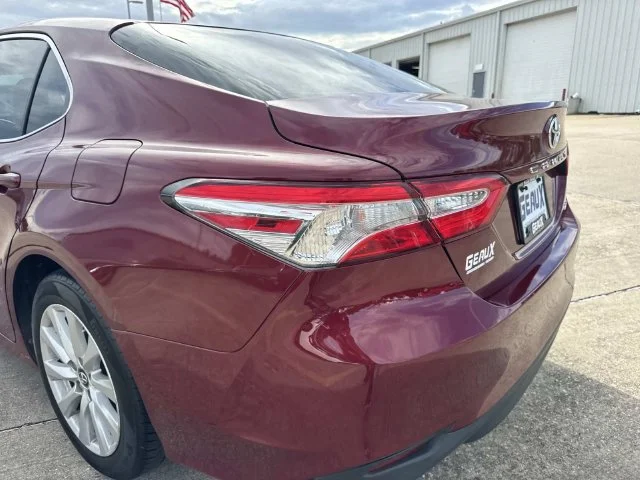 Used 2018 Red Toyota LE image 17