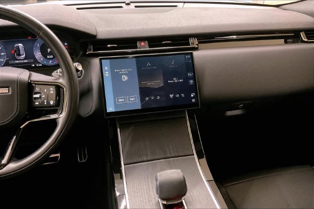 Used 2025 White Land Rover Dynamic SE image 5