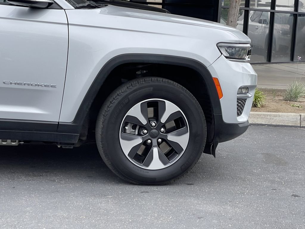Used 2024 Silver Jeep 4xe image 7