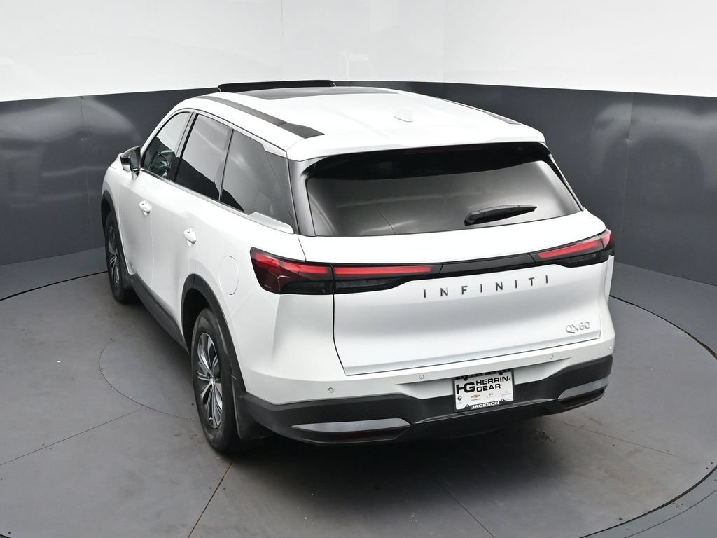 Certified Used 2026 White INFINITI PURE image 34
