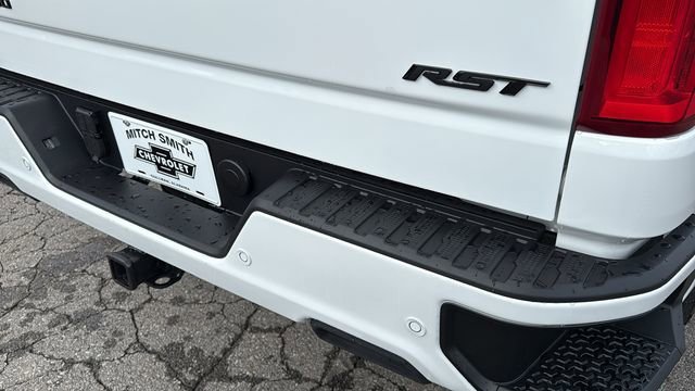 New 2026 Summit White Chevrolet RST image 17