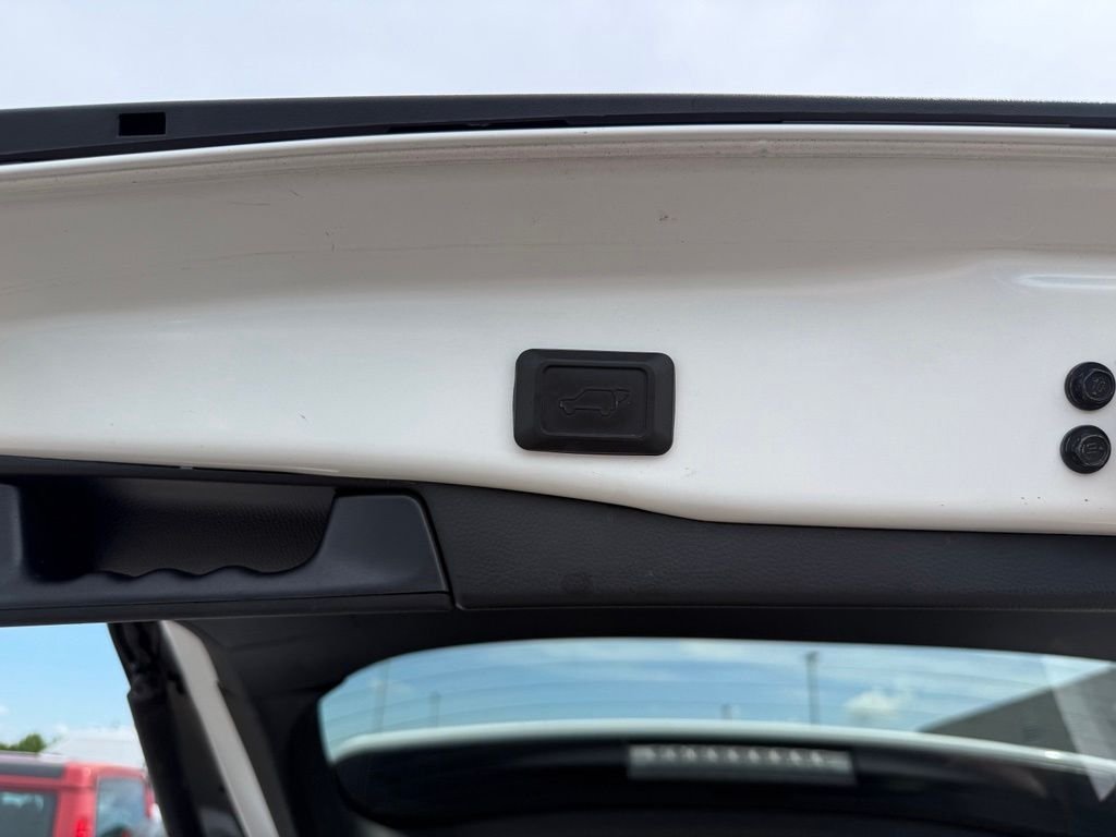 Used 2025 Ice Toyota XLE image 34