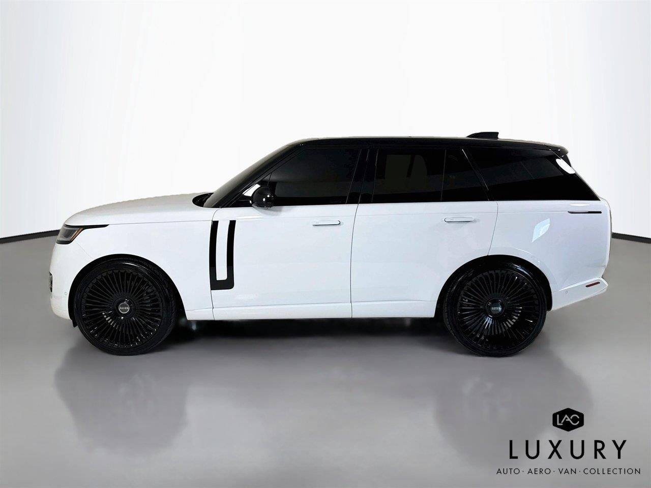 Used 2025 Fuji White Land Rover SE | 24