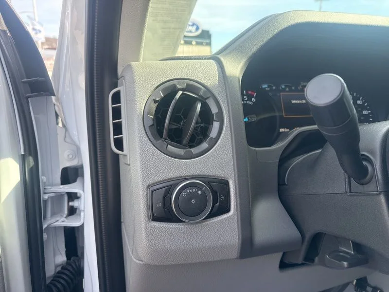 New 2026 Oxford White Ford E-350 SRW image 19