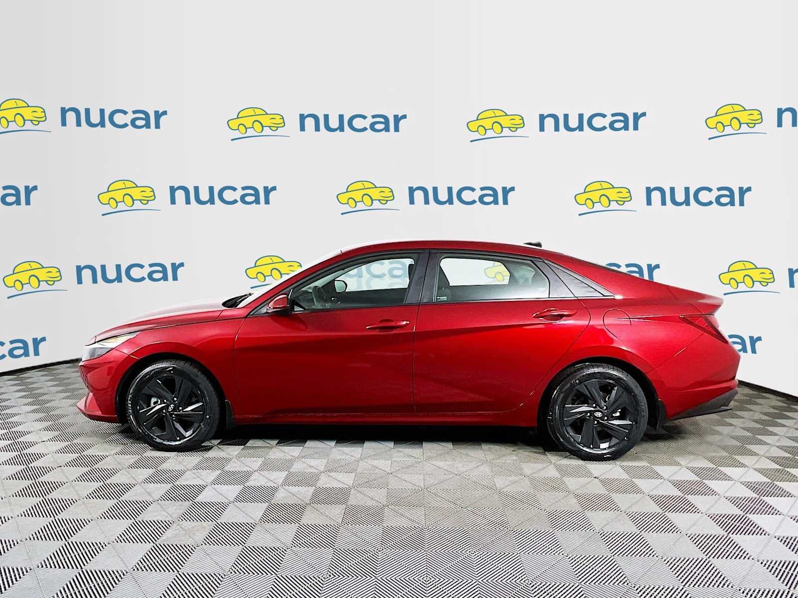 Used 2023 Ultimate Red Hyundai SEL image 4