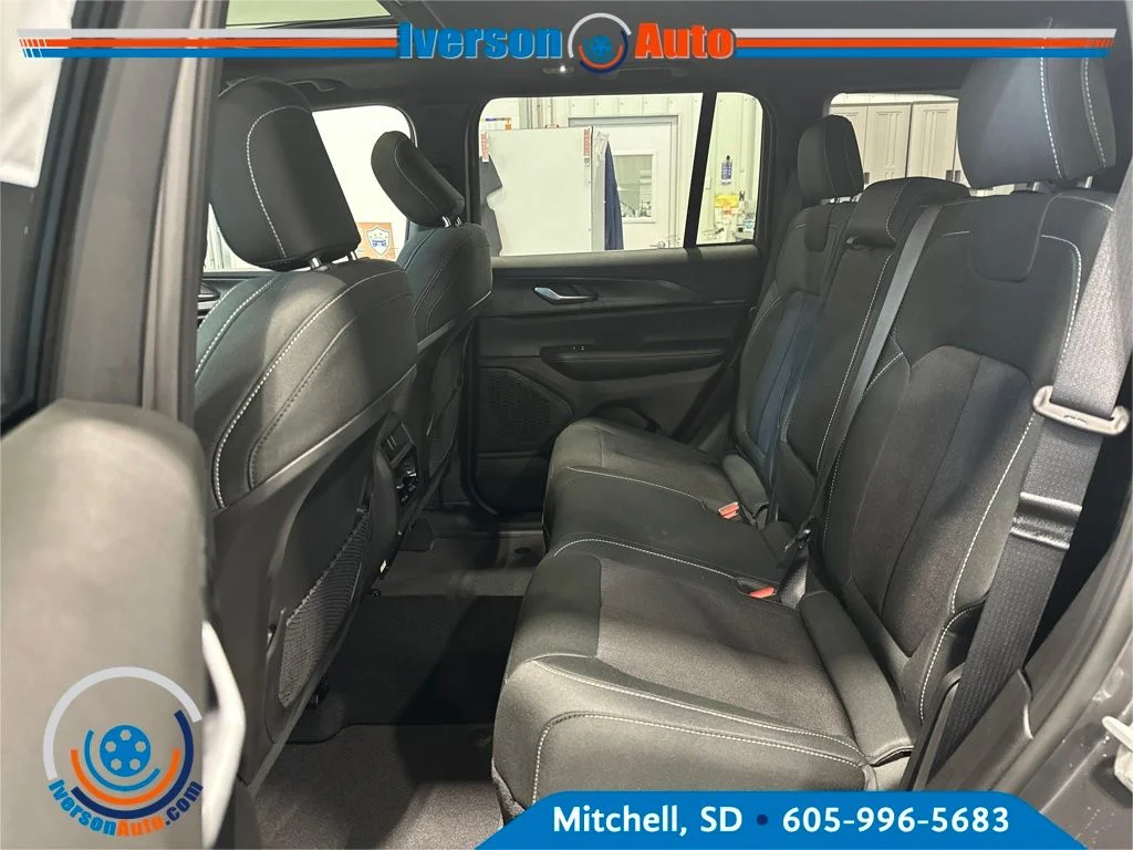 New 2026 Baltic Gray Metallic Clear-Coat Exterior Paint Jeep Laredo X image 27