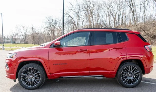 Used 2023 Red Jeep Limited image 9