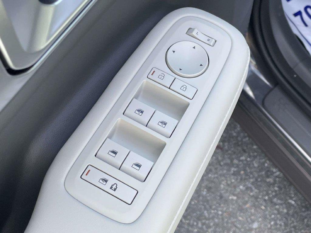 New 2027 Gray Hyundai SEL AWD image 17