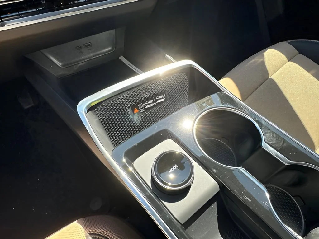 New 2027 Polar White Tricoat Chevrolet ACTIV image 23