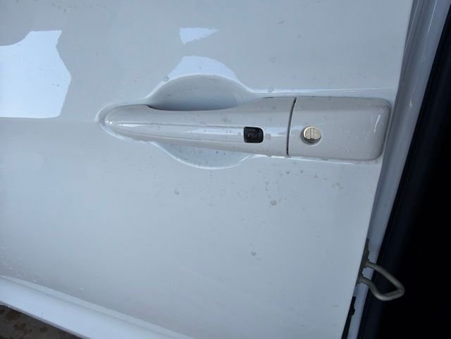 New 2027 Bright White Clear-Coat Exterior Paint Chrysler Limited image 13