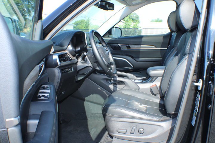 Used 2022 Ebony Black Kia EX image 13