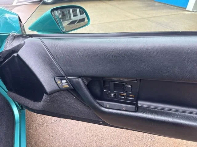 Used 1991  Chevrolet Base image 19