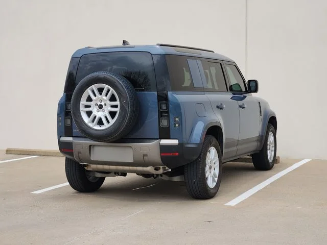 Used 2026 Tasman Blue Metallic Land Rover S image 7