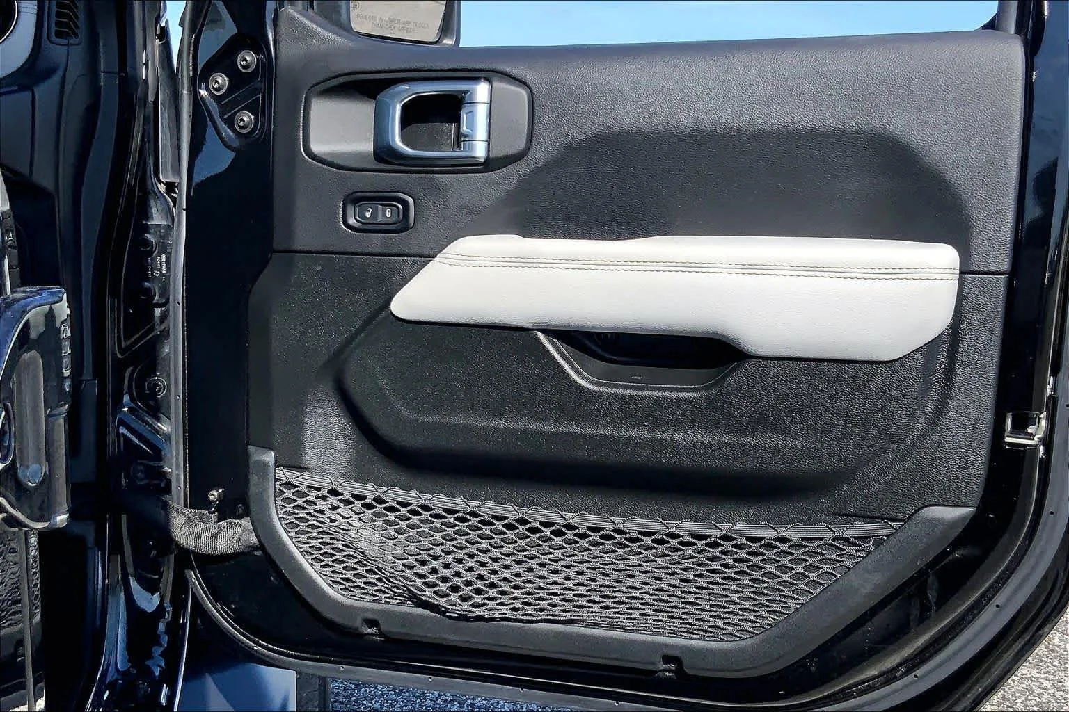 Used 2022 Black Clear Coat Jeep High Altitude image 22
