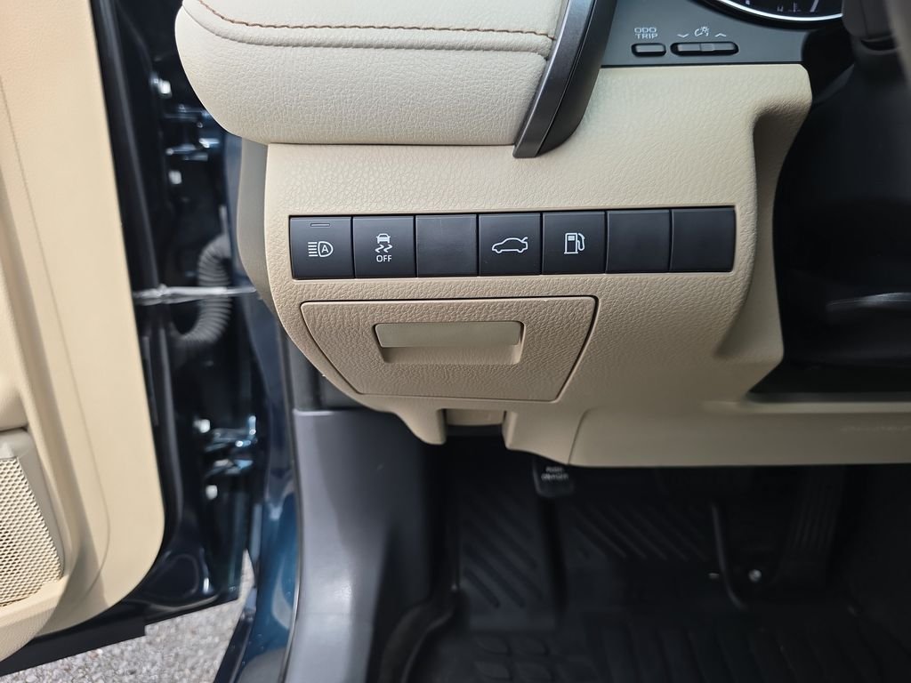 2018 Toyota Camry LE - Photo 19