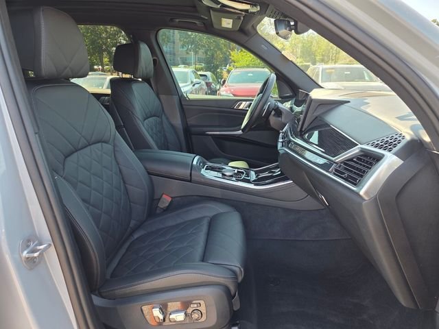 Used 2024 Gray BMW xDrive40i image 19