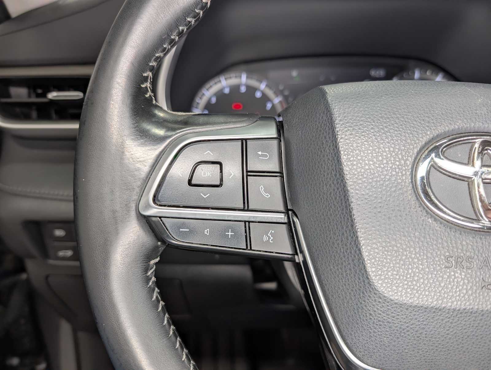 Used 2021 Magnetic Gray Metallic Toyota XLE image 39