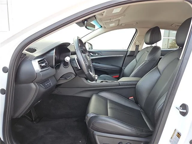 Used 2025 Uyuni White Genesis 2.5T All-Wheel Drive image 10