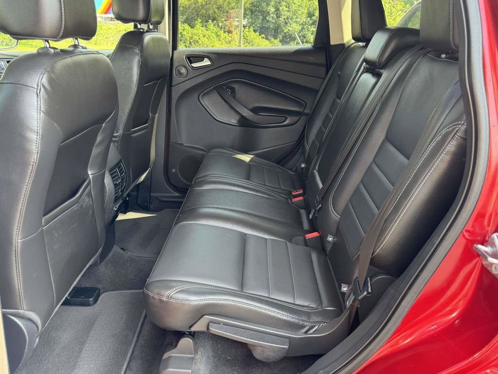Used 2015 Red Ford SE image 18