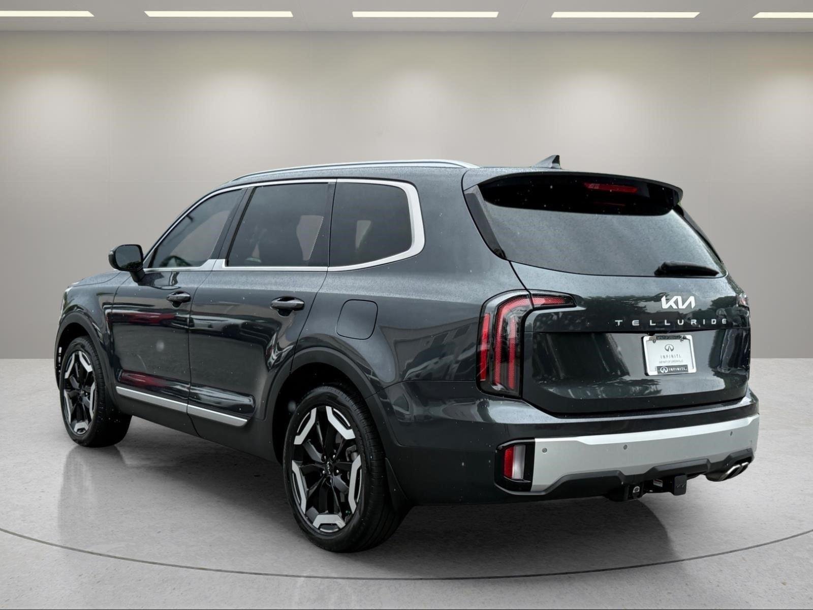 Used 2024 Gravity Gray Kia EX image 7