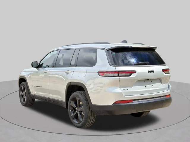New 2026 Silver Zynith Exterior Paint Jeep Limited image 6