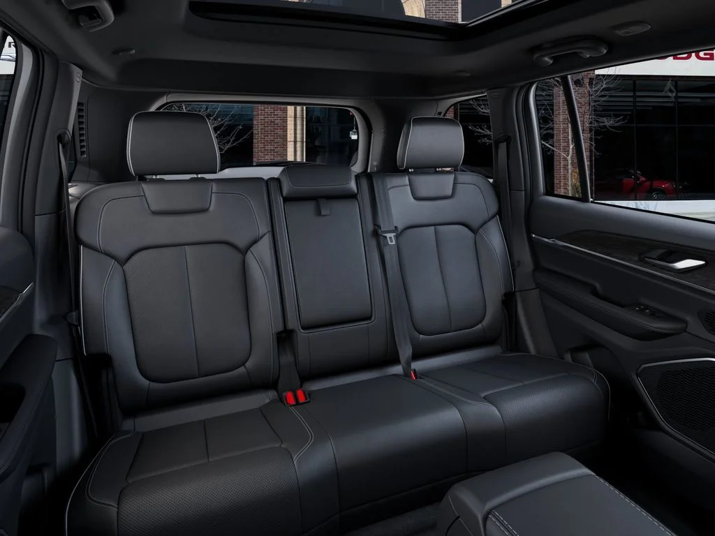 New 2026 Bright White Clear-Coat Exterior Paint Jeep Limited Reserve image 15
