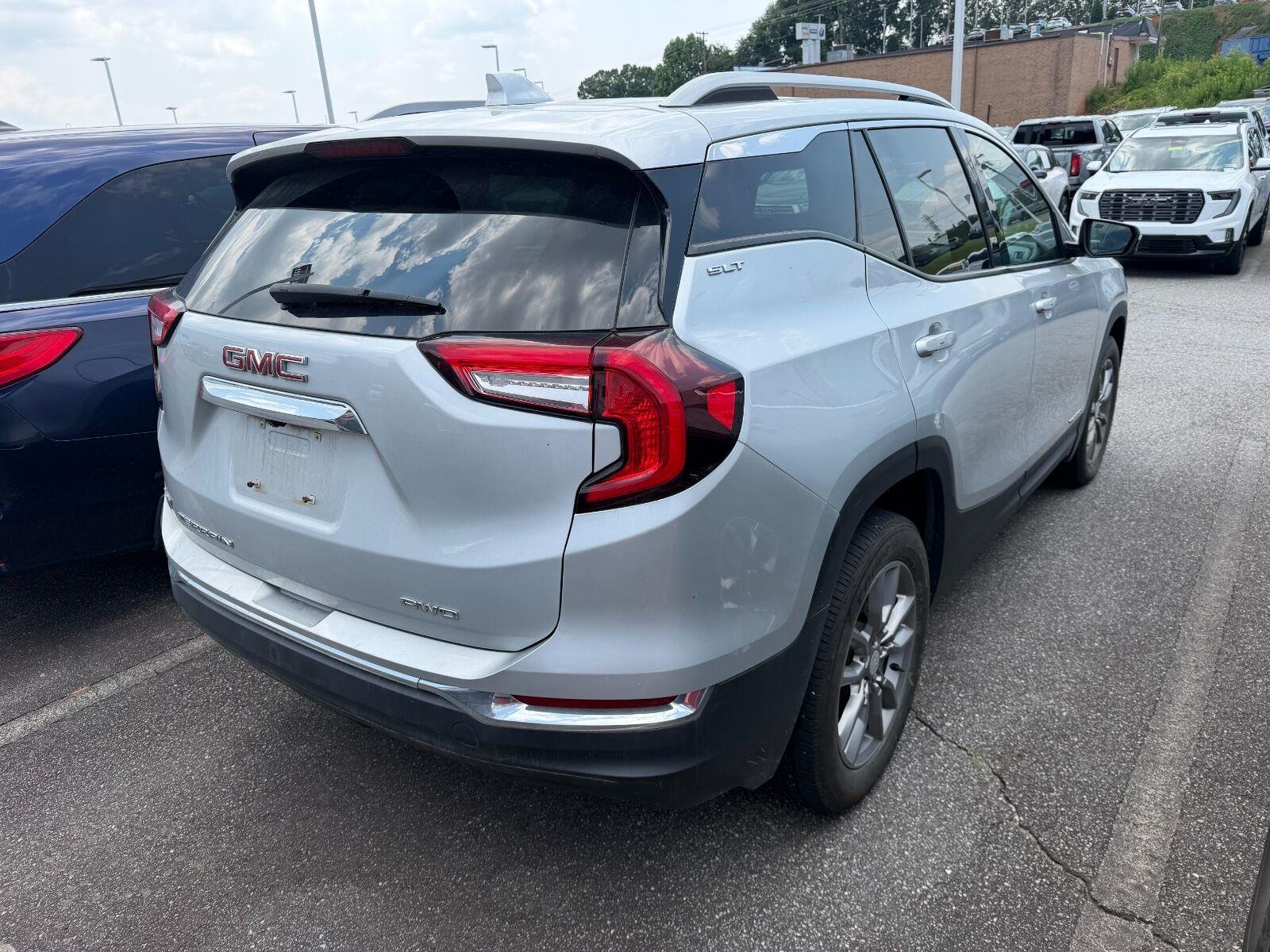 Used 2022 QUICKSILVER METALLIC GMC SLT image 3