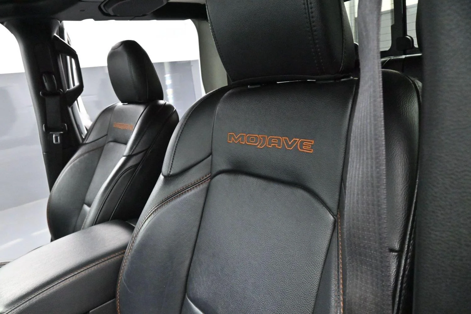 Used 2022 Bright White Clearcoat Jeep Mojave image 12