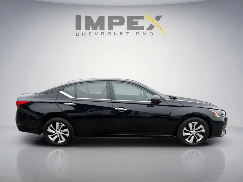 Used 2025 Black Nissan S image 4