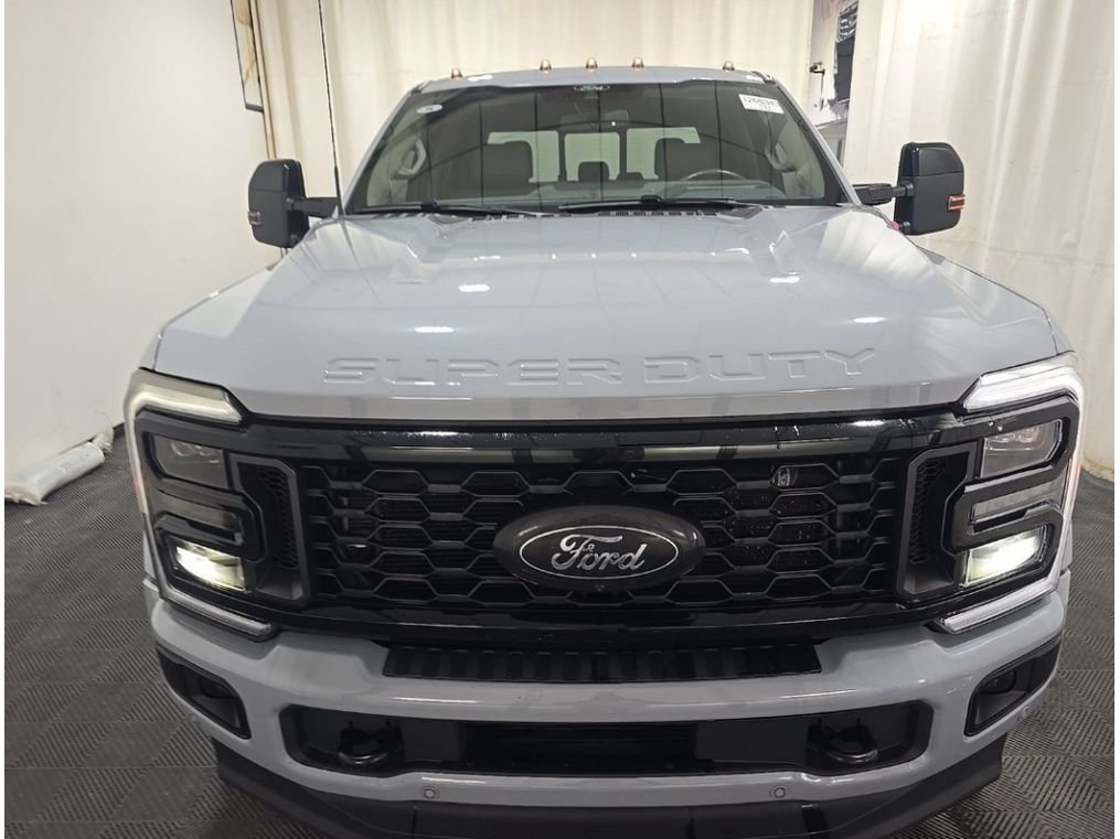 Used 2025 Glacier Gray Metallic TriCoat Ford Platinum image 3