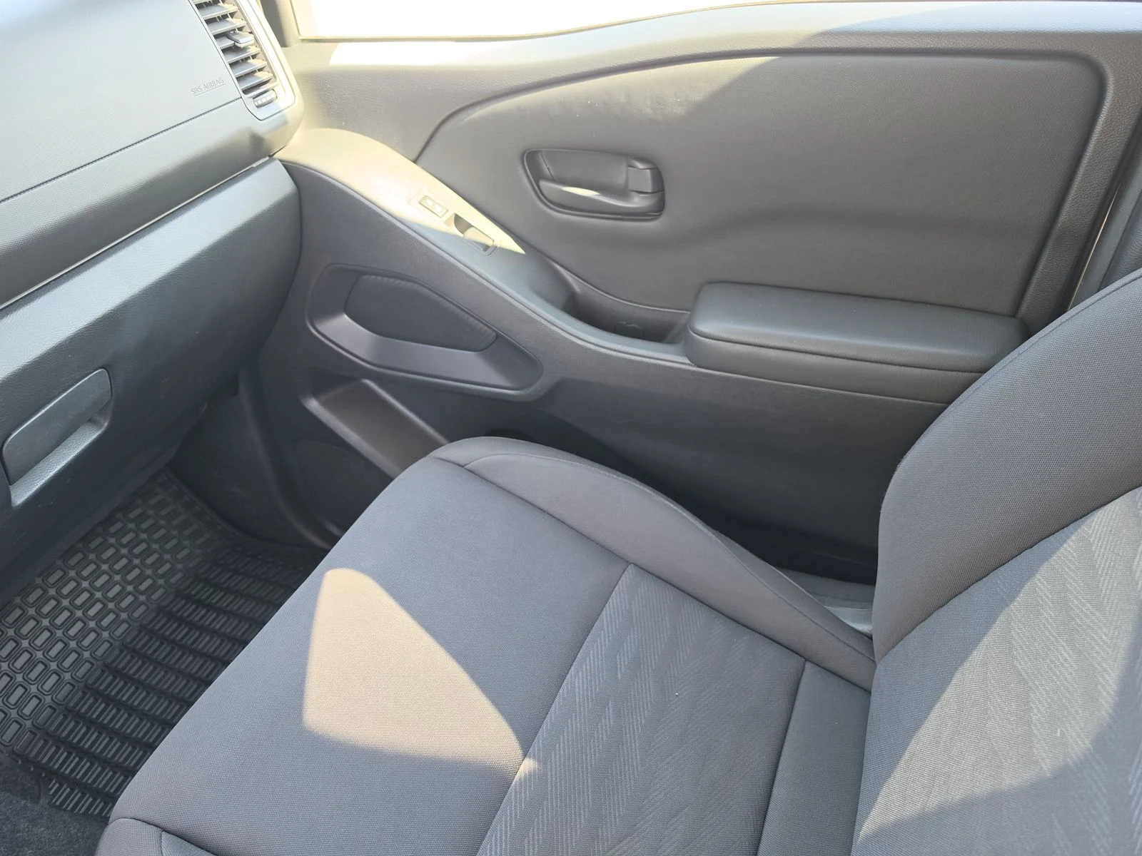 Used 2022 White Nissan S image 21