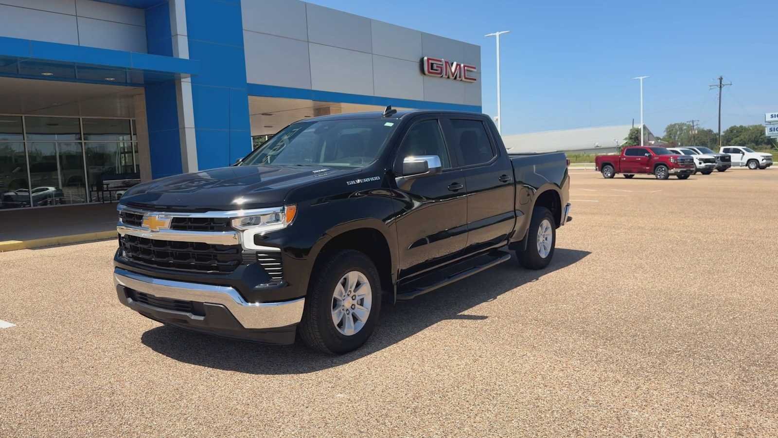 Used 2025 Black Chevrolet LT image 4