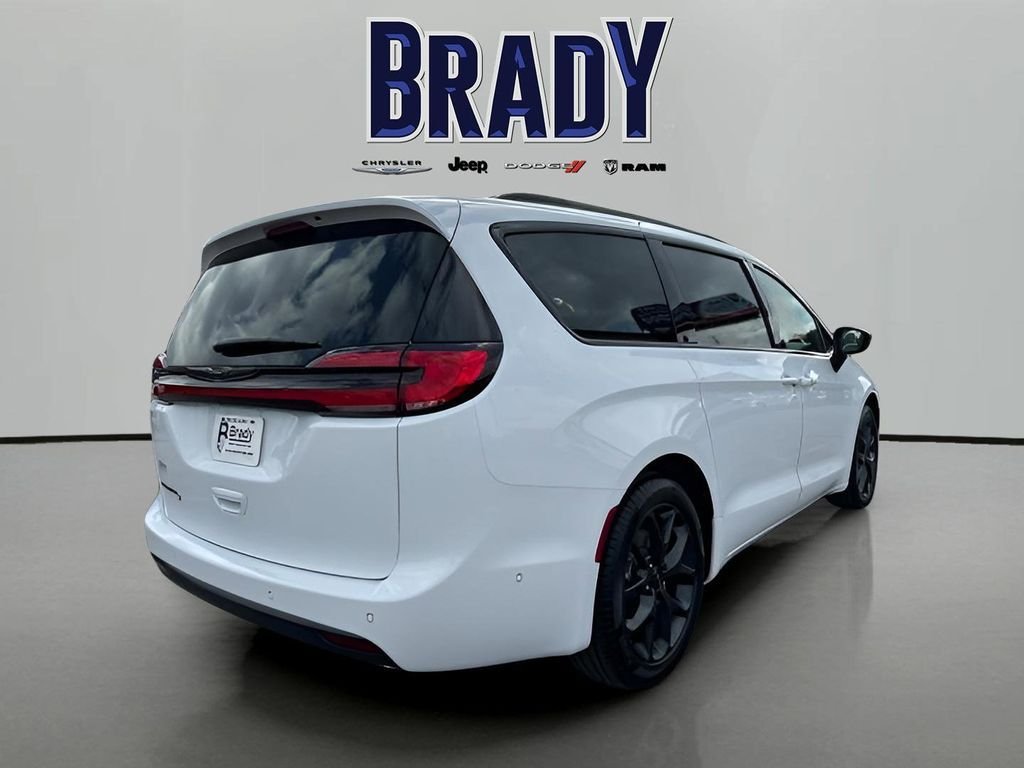 New 2024 Bright White Clear-Coat Exterior Paint Chrysler Touring L image 7