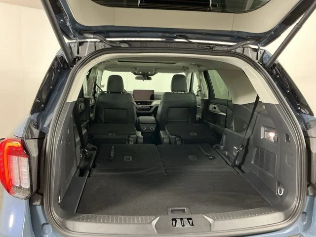 Used 2026 Vapor Blue Ford Active image 32