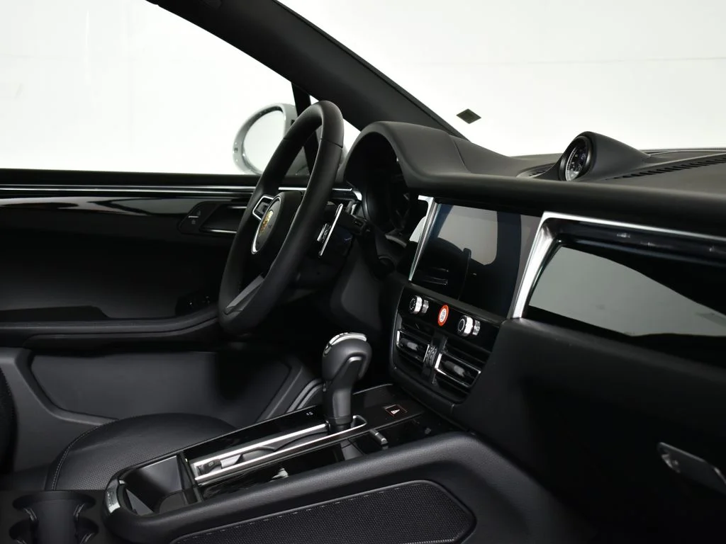 2026 Porsche Macan - Photo 39