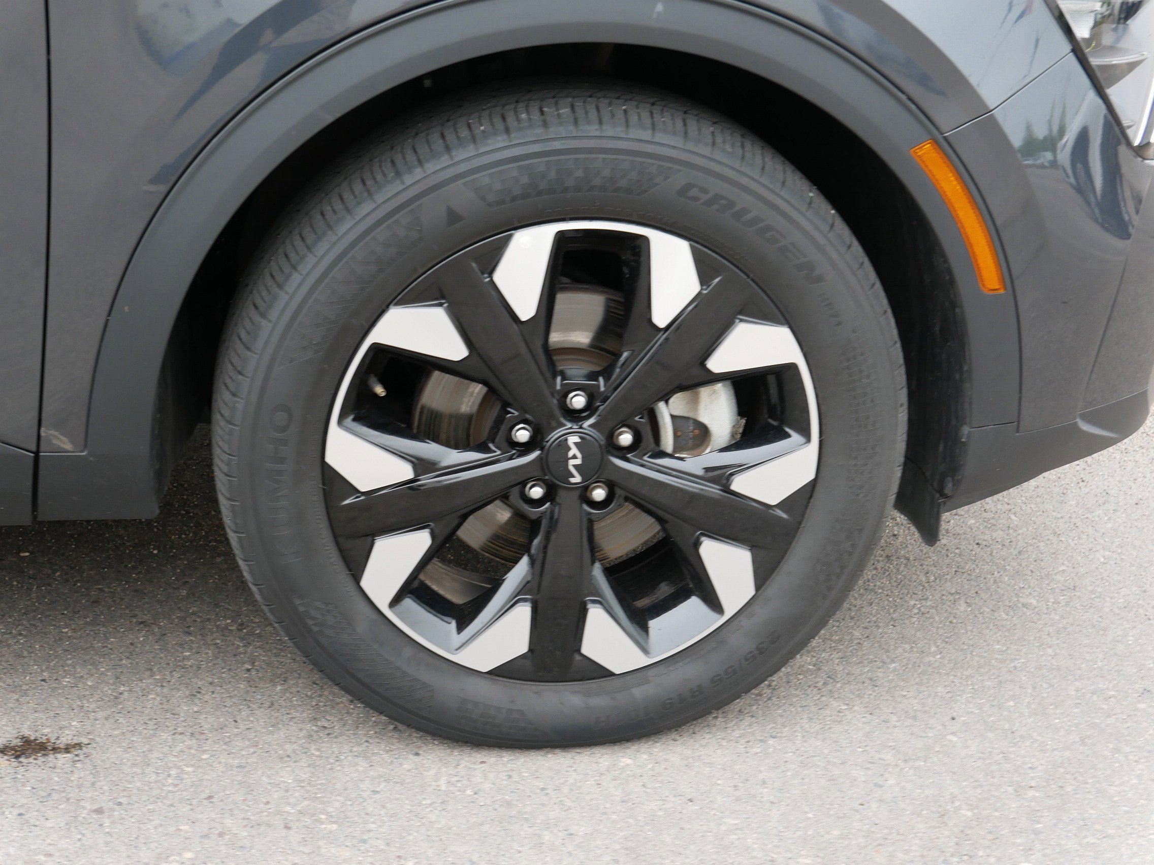 Used 2023 Gravity Gray Kia X-Line image 15