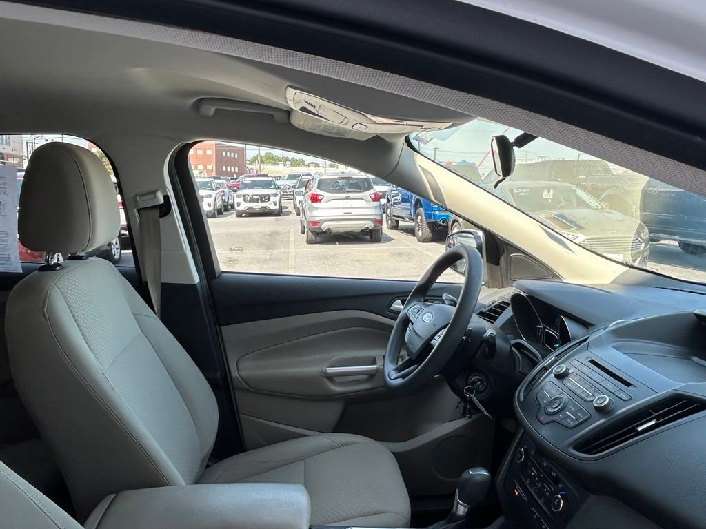 Used 2017 Oxford White Ford SE image 14