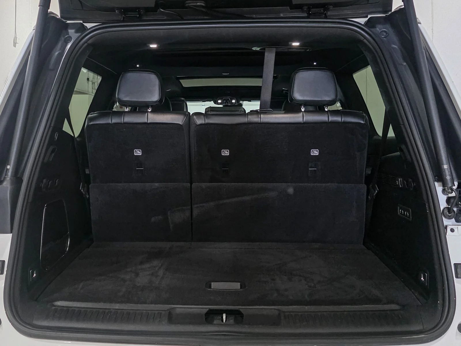 Used 2022 White Jeep Series III image 16