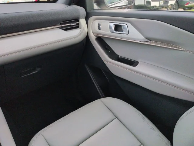 New 2027 Star White Metallic Tri-Coat Ford Active image 19