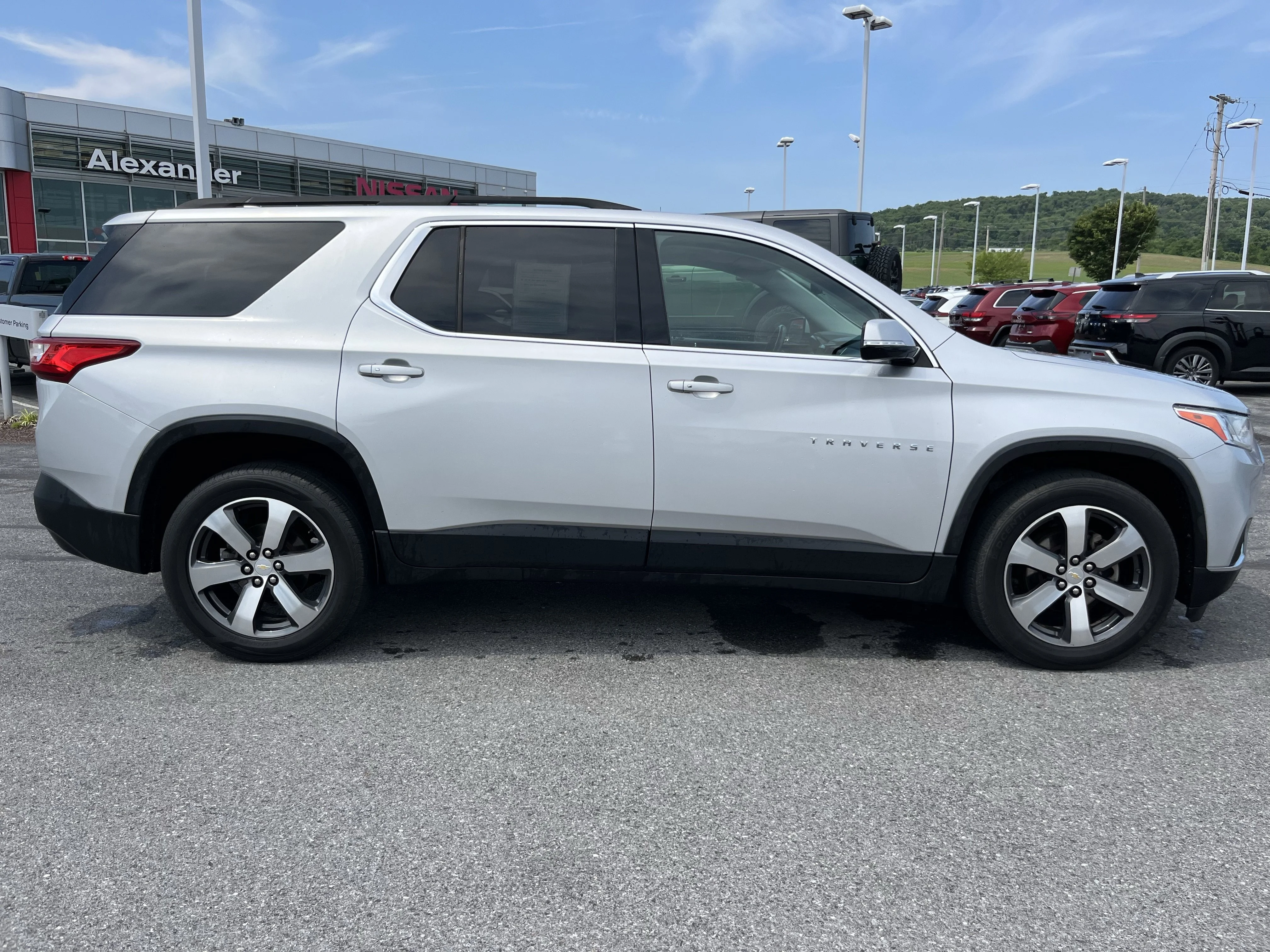 Used 2019 Chevrolet Traverse 3LT with VIN 1GNEVHKW6KJ275111 for sale in Muncy, PA
