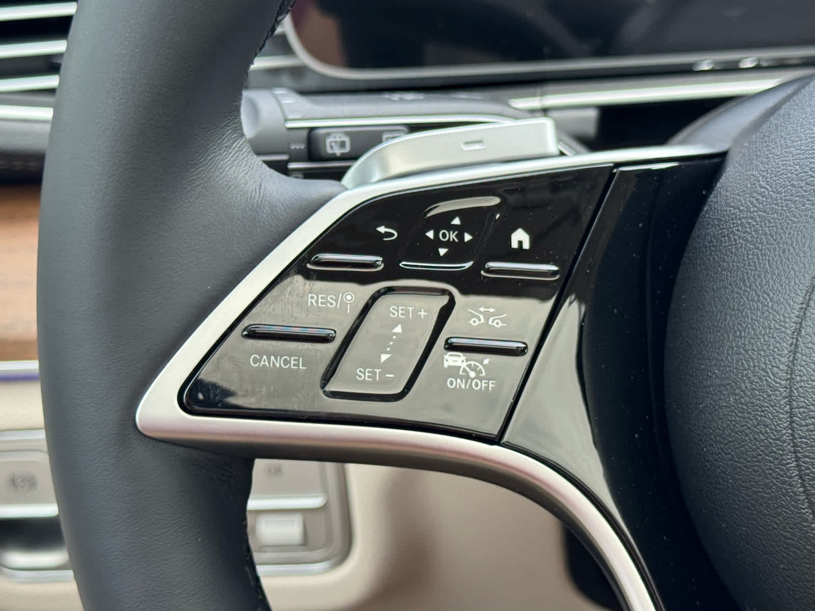 New 2026 Selenite Grey Metallic Mercedes-Benz GLS 450 image 32
