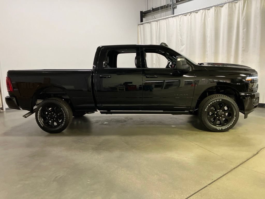 New 2026 Diamond Black Crystal Pearl-Coat Exterior Paint RAM Laramie image 34