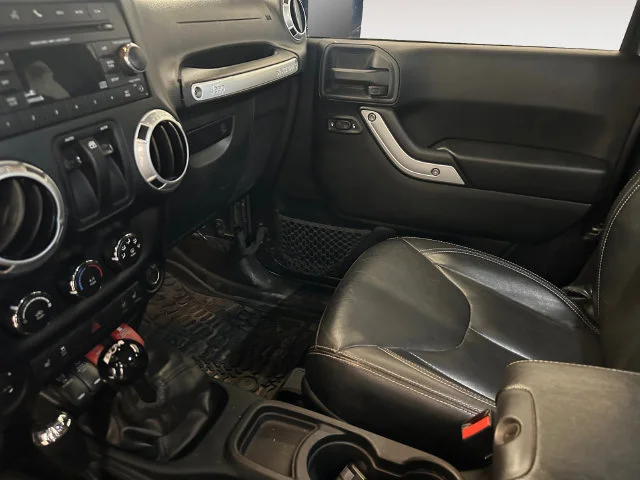 Used 2017 Gray Jeep Rubicon image 10