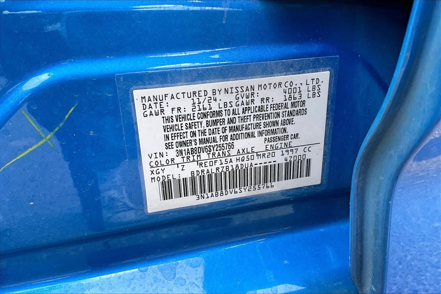 Used 2025 Electric Blue Metallic/Super Black Nissan SR image 33