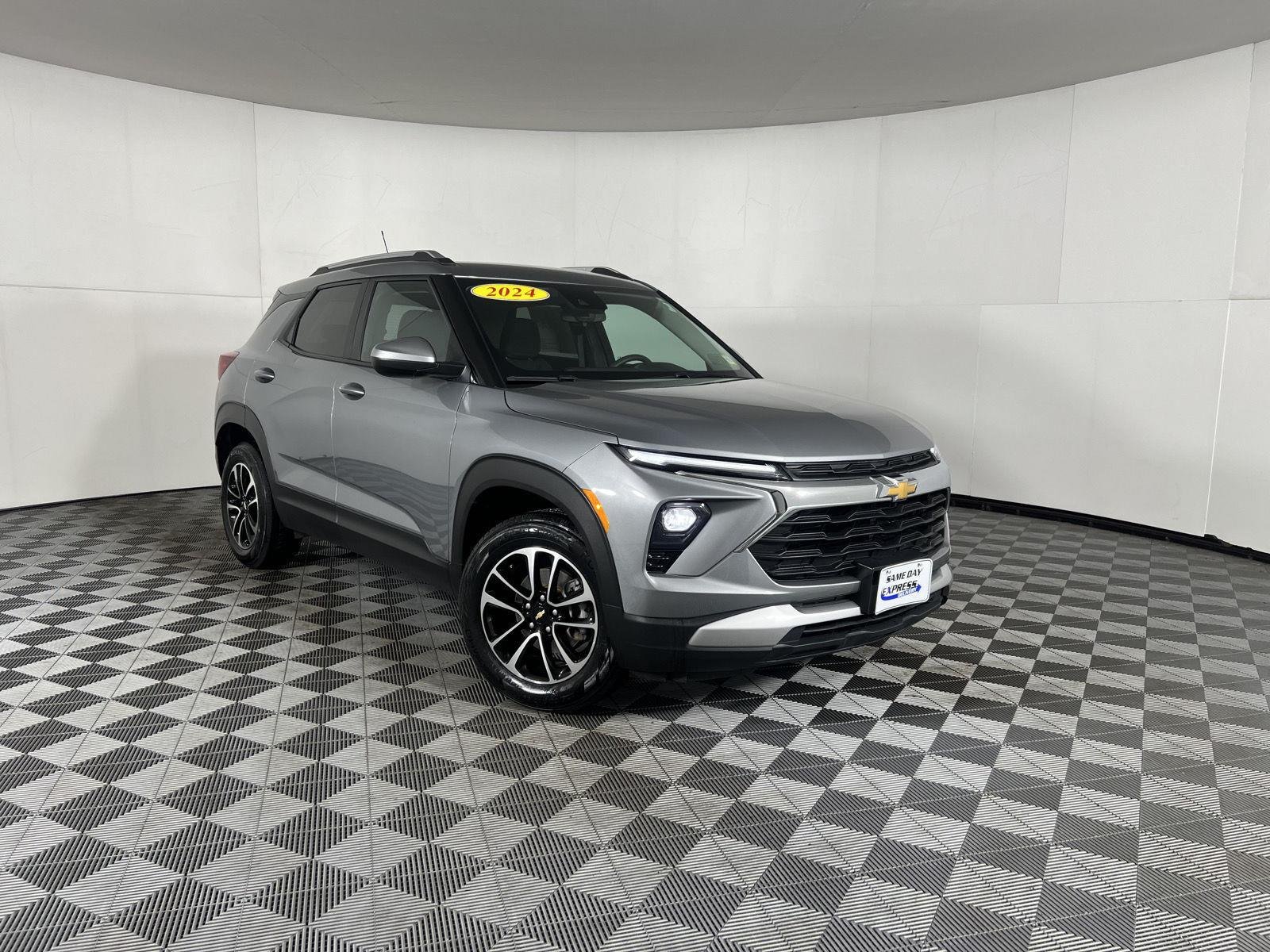 Used 2024 Sterling Gray Metallic Chevrolet LT image 37