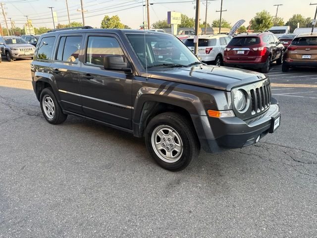 Used 2015 Gray Jeep Sport image 2