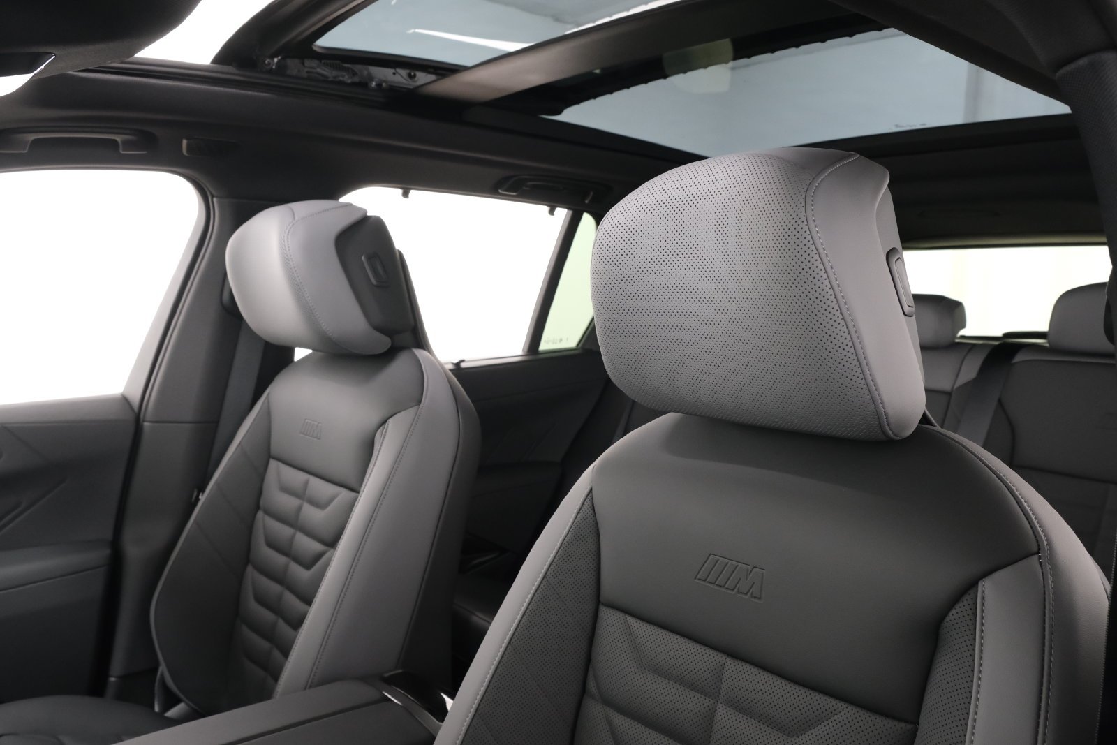 New 2027 Dravit Grey Metallic BMW  image 29