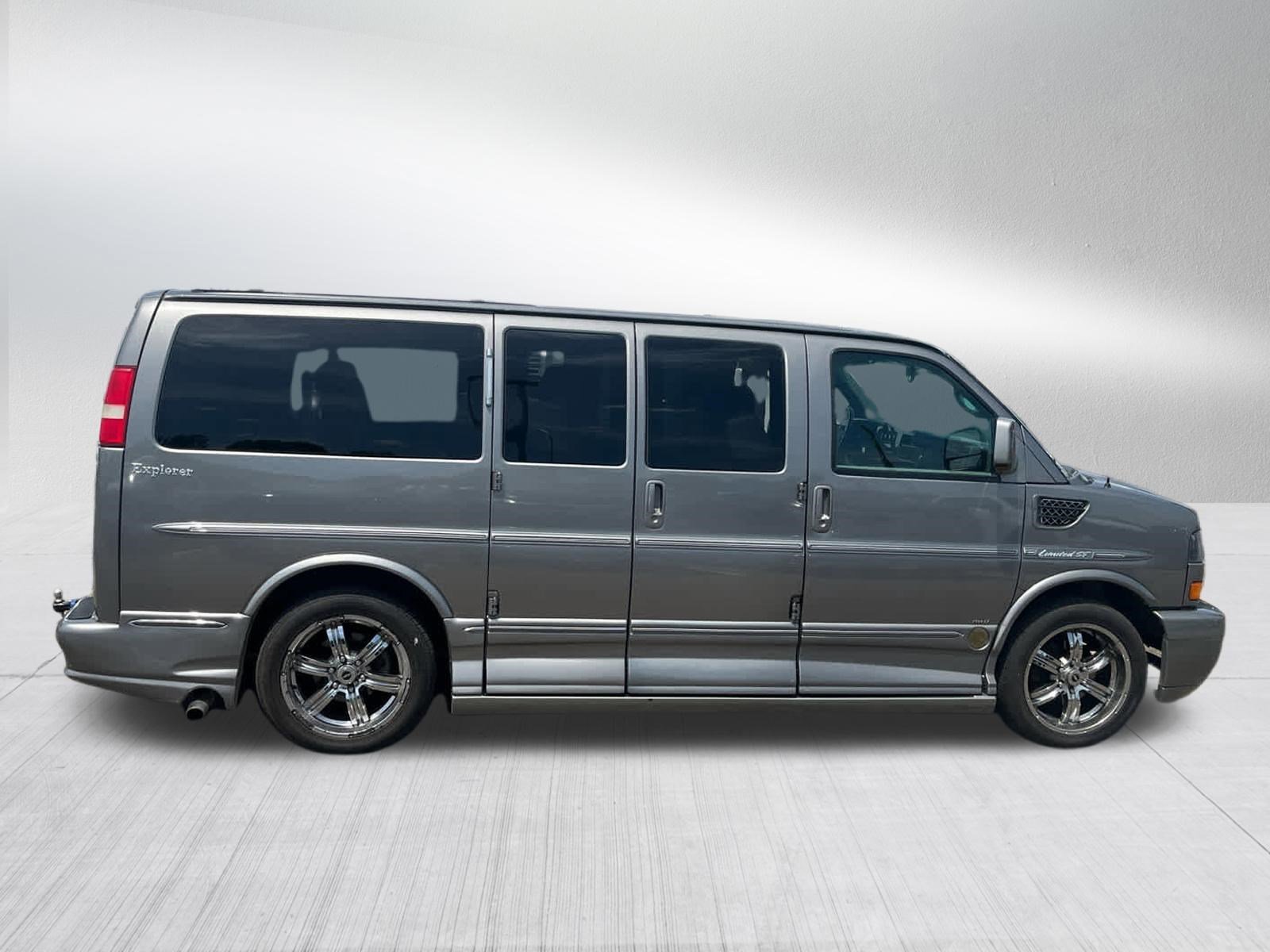 Used 2012 STEEL GRAY METALLIC GMC YF7 Upfitter image 4